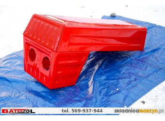 Maska standard lakierowana proszkowo URSUS C-360 CZERWONA kanciasta 